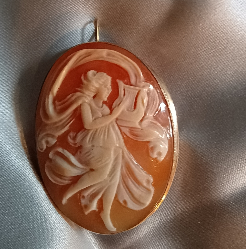 Antique Hand-Carved Shell & Gold Cameo Brooch/Pendant W/Muse Playing Lyre